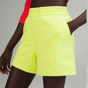 NWT Lululemon Loungeful High-Rise Short 4" size 8